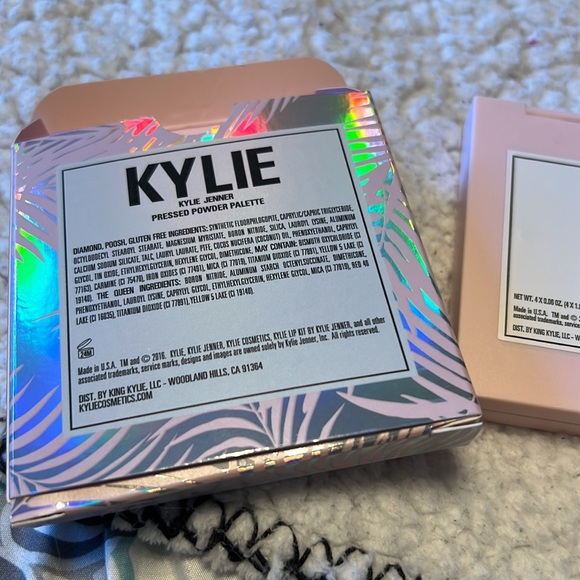 NIB Kylie x Kourt Pressed Powder Palette - Picture 3 of 3